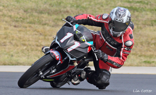 #11Y Barry Young dominated Commuterlites winning 3 races to win the day.