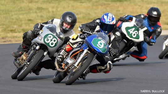 Dueling Superlites and Motolites 9 Blair Briggs, 38 Junior Murphy and 46 Mark O'Toole